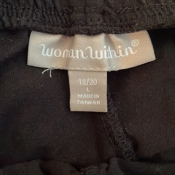 BLACK WIDE LEG CAPRI - Picture 5 of 6